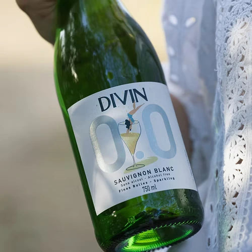 bottle divin sauvignon blanc sparkling white wine